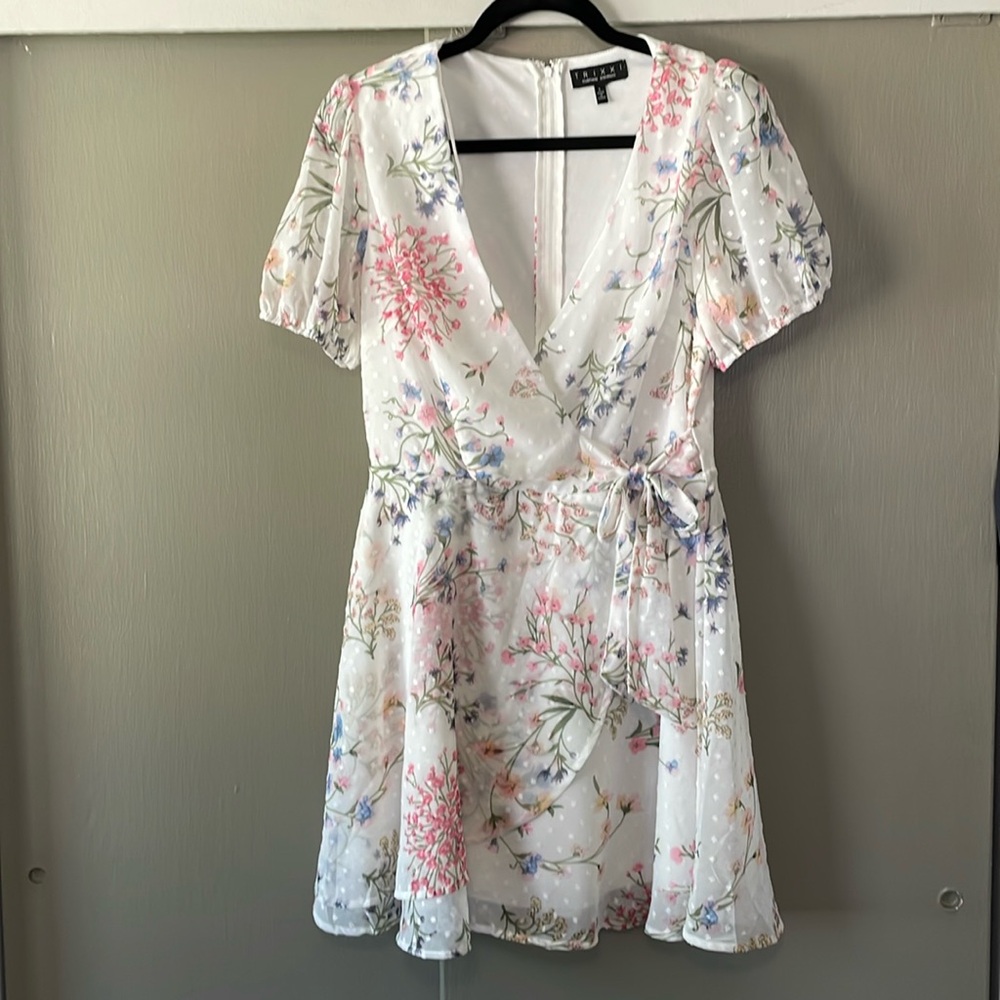 White flower dress! Worn once for engagement picture
